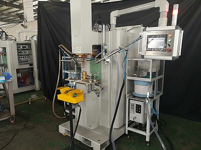 點焊機機器人適合小企業(yè)使用嗎？榮仕杰認為非常適合